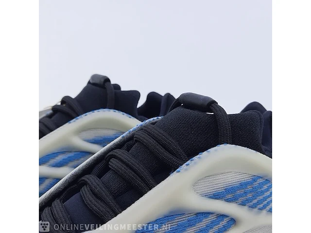Paar sneakers, maat 36 adidas, yeezy 700 v3 gy0260 - afbeelding 5 van  10