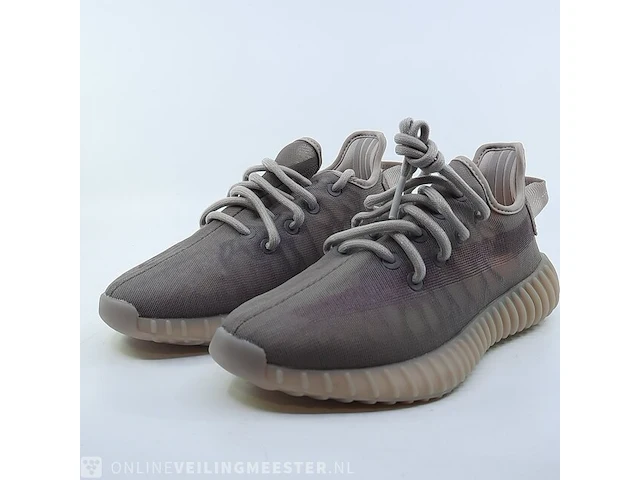 Paar sneakers, maat 36 adidas, yeezy boost 350 v2 gw2871 - afbeelding 1 van  8