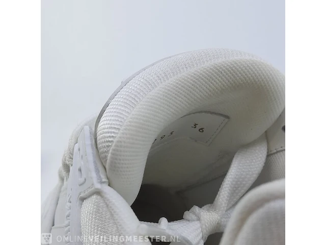 Paar sneakers, maat 36 louis vuitton, nv 0293 - afbeelding 9 van  10