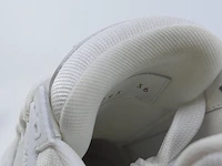 Paar sneakers, maat 36 louis vuitton, nv 0293 - afbeelding 9 van  10