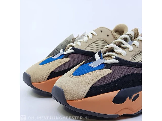 Paar sneakers, maat 37 1/3 adidas, yeezy boost 700 gw0297 - afbeelding 3 van  10
