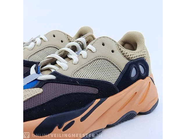 Paar sneakers, maat 37 1/3 adidas, yeezy boost 700 gw0297 - afbeelding 4 van  10