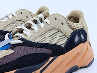 Paar sneakers, maat 37 1/3 adidas, yeezy boost 700 gw0297 - afbeelding 4 van  10