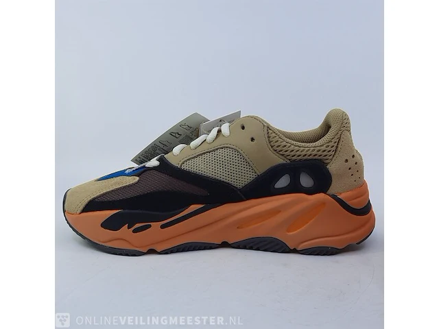 Paar sneakers, maat 37 1/3 adidas, yeezy boost 700 gw0297 - afbeelding 5 van  10
