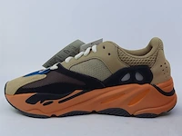 Paar sneakers, maat 37 1/3 adidas, yeezy boost 700 gw0297 - afbeelding 5 van  10