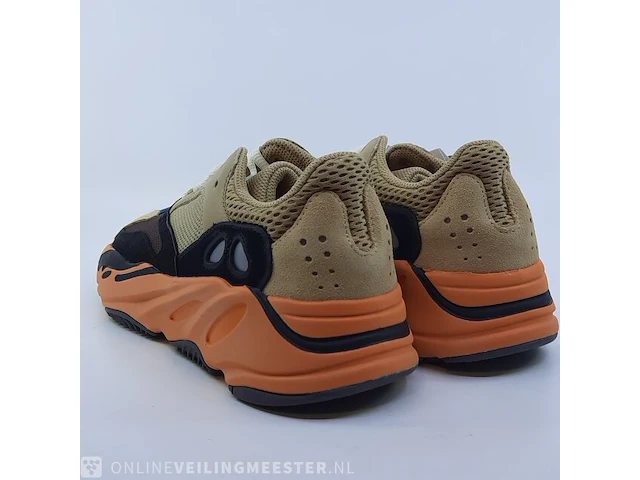 Paar sneakers, maat 37 1/3 adidas, yeezy boost 700 gw0297 - afbeelding 6 van  10