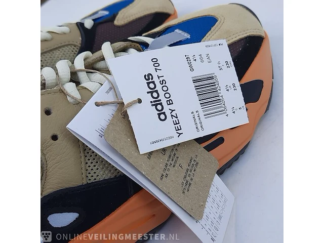 Paar sneakers, maat 37 1/3 adidas, yeezy boost 700 gw0297 - afbeelding 7 van  10