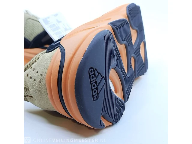 Paar sneakers, maat 37 1/3 adidas, yeezy boost 700 gw0297 - afbeelding 8 van  10