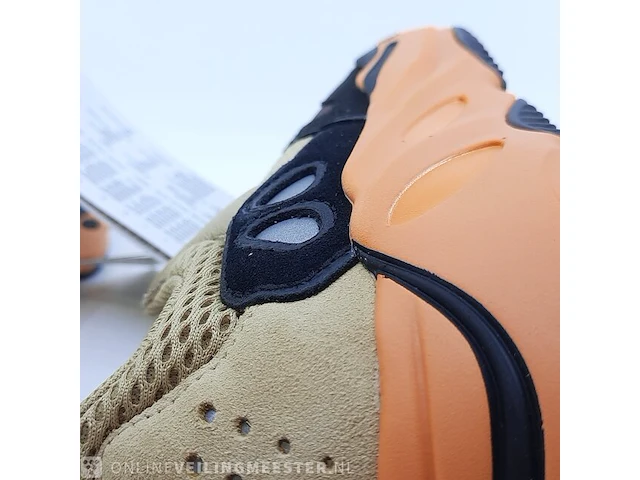 Paar sneakers, maat 37 1/3 adidas, yeezy boost 700 gw0297 - afbeelding 9 van  10