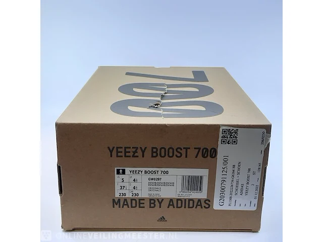 Paar sneakers, maat 37 1/3 adidas, yeezy boost 700 gw0297 - afbeelding 10 van  10