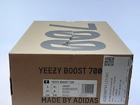 Paar sneakers, maat 37 1/3 adidas, yeezy boost 700 gw0297 - afbeelding 10 van  10