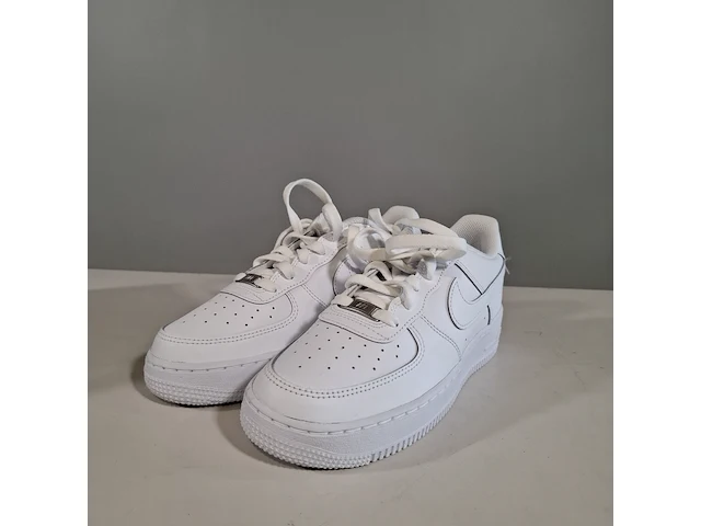 Paar sneakers, maat 38 1/2, nike, air force 1 fv5951-111 - afbeelding 3 van  6