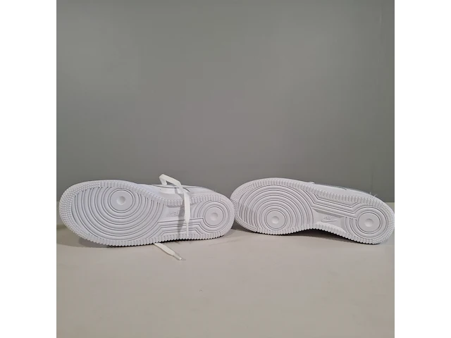 Paar sneakers, maat 38 1/2, nike, air force 1 fv5951-111 - afbeelding 5 van  6
