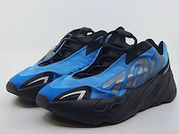 Paar sneakers, maat 38 adidas, 700 mnvn gz3079