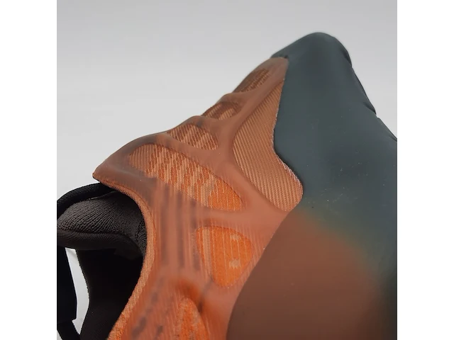 Paar sneakers, maat 39 1/3, yzy 700 v3 gy4109 - afbeelding 2 van  11