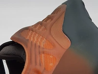 Paar sneakers, maat 39 1/3, yzy 700 v3 gy4109 - afbeelding 2 van  11