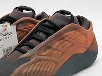 Paar sneakers, maat 39 1/3, yzy 700 v3 gy4109 - afbeelding 5 van  11