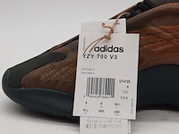 Paar sneakers, maat 39 1/3, yzy 700 v3 gy4109 - afbeelding 8 van  11