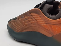 Paar sneakers, maat 39 1/3, yzy 700 v3 gy4109 - afbeelding 10 van  11