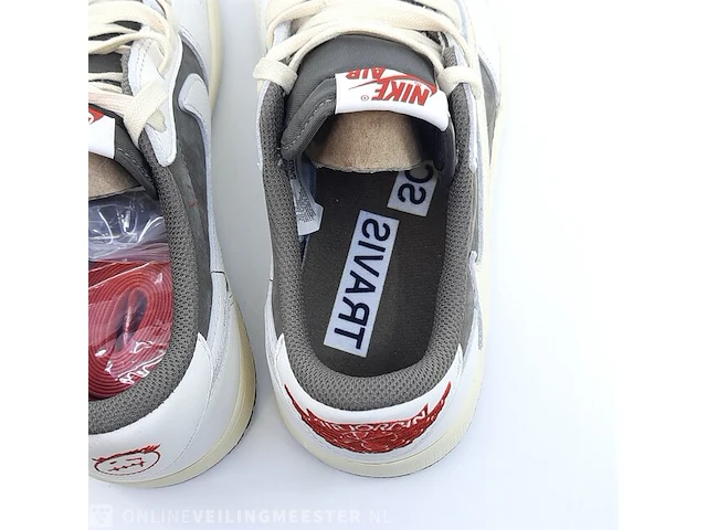 Paar sneakers, maat 40 1/2 nike, jordan x travis scott air jordan 1 low og sp dm7866-162 - afbeelding 2 van  26