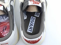 Paar sneakers, maat 40 1/2 nike, jordan x travis scott air jordan 1 low og sp dm7866-162 - afbeelding 2 van  26