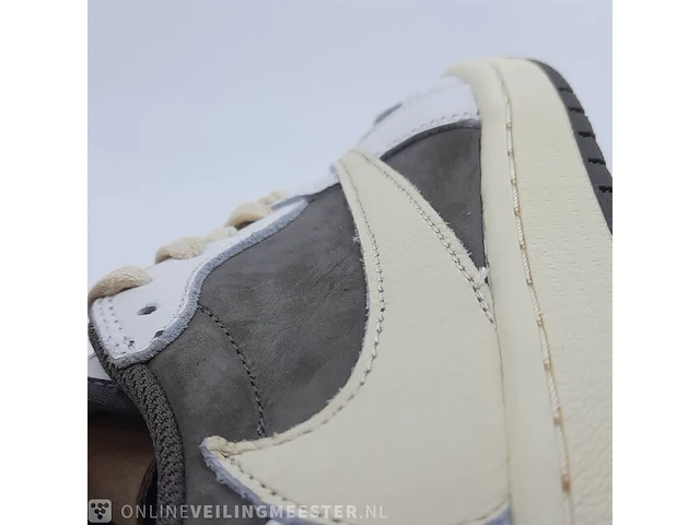 Paar sneakers, maat 40 1/2 nike, jordan x travis scott air jordan 1 low og sp dm7866-162 - afbeelding 3 van  26