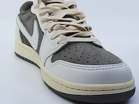 Paar sneakers, maat 40 1/2 nike, jordan x travis scott air jordan 1 low og sp dm7866-162 - afbeelding 6 van  26