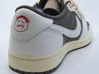 Paar sneakers, maat 40 1/2 nike, jordan x travis scott air jordan 1 low og sp dm7866-162 - afbeelding 7 van  26