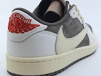 Paar sneakers, maat 40 1/2 nike, jordan x travis scott air jordan 1 low og sp dm7866-162 - afbeelding 13 van  26