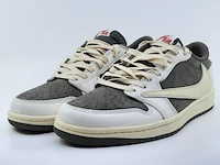 Paar sneakers, maat 40 1/2 nike, jordan x travis scott air jordan 1 low og sp dm7866-162 - afbeelding 12 van  26