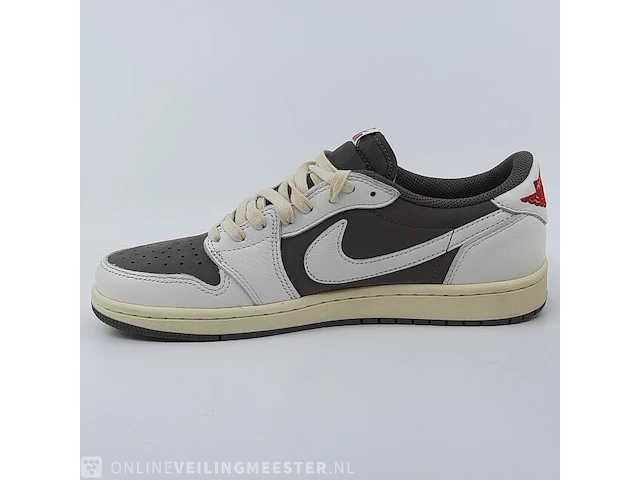 Paar sneakers, maat 40 1/2 nike, jordan x travis scott air jordan 1 low og sp dm7866-162 - afbeelding 23 van  26