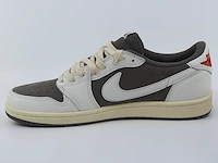 Paar sneakers, maat 40 1/2 nike, jordan x travis scott air jordan 1 low og sp dm7866-162 - afbeelding 23 van  26