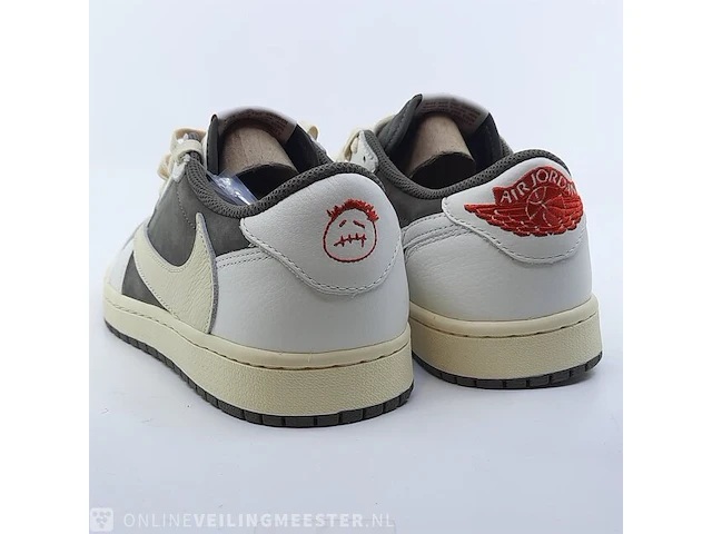 Paar sneakers, maat 40 1/2 nike, jordan x travis scott air jordan 1 low og sp dm7866-162 - afbeelding 24 van  26