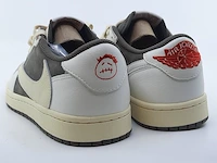 Paar sneakers, maat 40 1/2 nike, jordan x travis scott air jordan 1 low og sp dm7866-162 - afbeelding 24 van  26