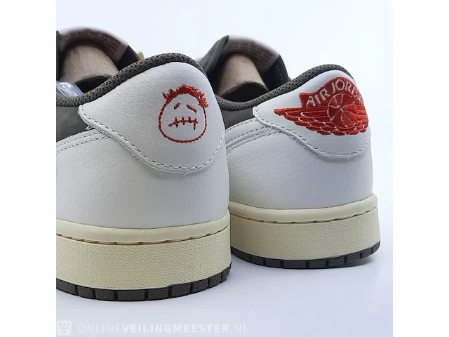 Paar sneakers, maat 40 1/2 nike, jordan x travis scott air jordan 1 low og sp dm7866-162 - afbeelding 25 van  26