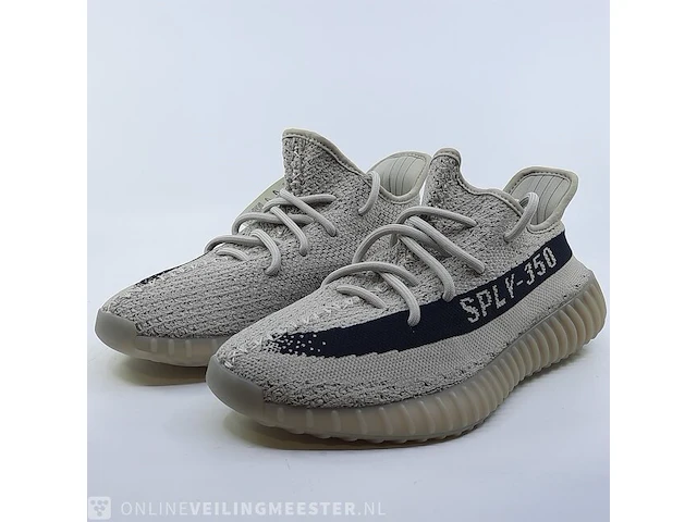 Paar sneakers, maat 40 2/3 adidas, yeezy boost 350 v2 hp7870 - afbeelding 1 van  10