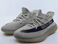 Paar sneakers, maat 40 2/3 adidas, yeezy boost 350 v2 hp7870 - afbeelding 1 van  10