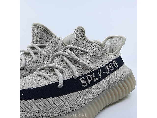 Paar sneakers, maat 40 2/3 adidas, yeezy boost 350 v2 hp7870 - afbeelding 4 van  10