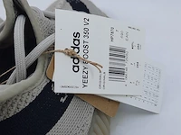 Paar sneakers, maat 40 2/3 adidas, yeezy boost 350 v2 hp7870 - afbeelding 8 van  10
