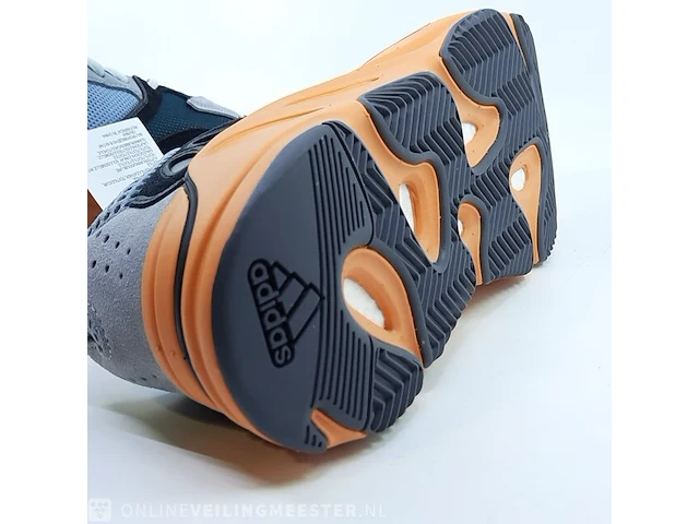Paar sneakers, maat 40 2/3 adidas, yeezy boost 700 - gw0296 - afbeelding 2 van  11