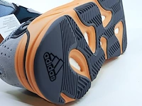 Paar sneakers, maat 40 2/3 adidas, yeezy boost 700 - gw0296 - afbeelding 2 van  11