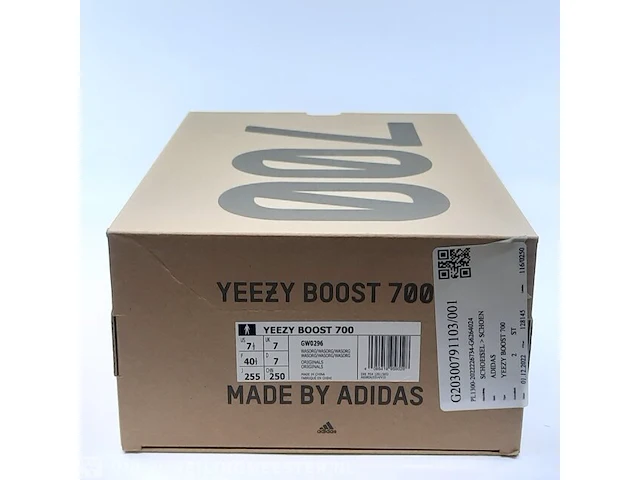 Paar sneakers, maat 40 2/3 adidas, yeezy boost 700 - gw0296 - afbeelding 3 van  11
