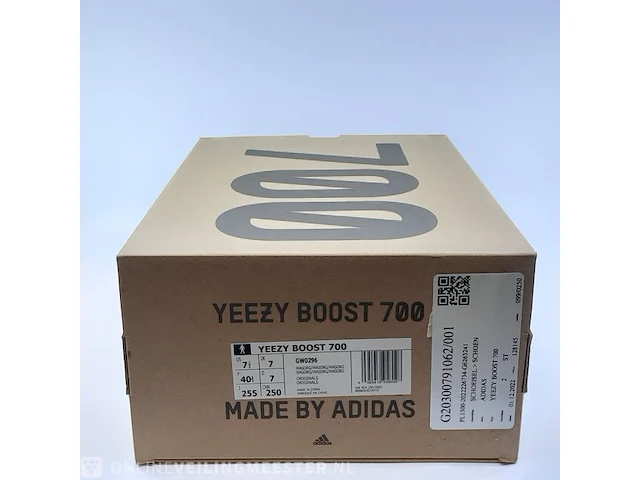 Paar sneakers, maat 40 2/3 adidas, yeezy boost 700 gw0296 - afbeelding 2 van  10