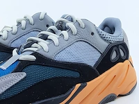 Paar sneakers, maat 40 2/3 adidas, yeezy boost 700 gw0296 - afbeelding 4 van  10