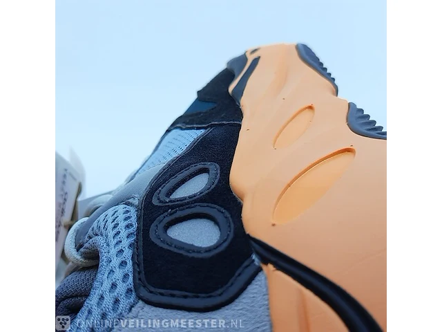 Paar sneakers, maat 40 2/3 adidas, yeezy boost 700 gw0296 - afbeelding 9 van  10