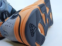 Paar sneakers, maat 40 2/3 adidas, yeezy boost 700 gw0296 - afbeelding 10 van  10
