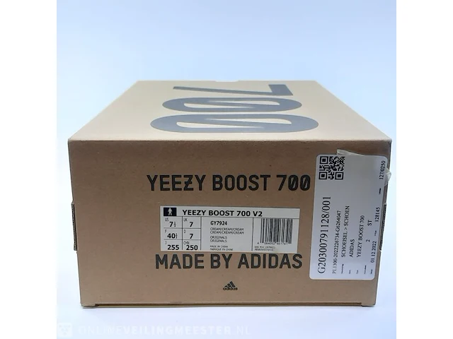 Paar sneakers, maat 40 2/3 adidas, yeezy boost 700 v2 gy7924 - afbeelding 2 van  10