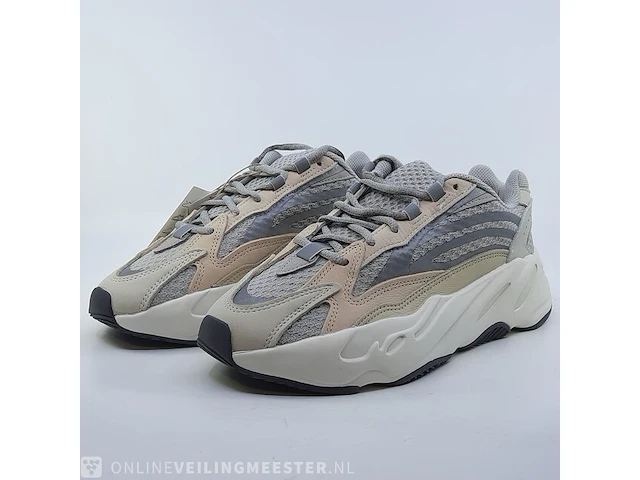 Paar sneakers, maat 40 2/3 adidas, yeezy boost 700 v2 gy7924 - afbeelding 1 van  10