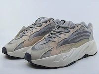 Paar sneakers, maat 40 2/3 adidas, yeezy boost 700 v2 gy7924 - afbeelding 1 van  10