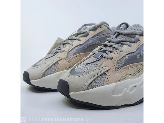 Paar sneakers, maat 40 2/3 adidas, yeezy boost 700 v2 gy7924 - afbeelding 3 van  10